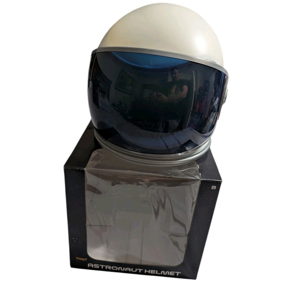 Spirit Halloween Astronaut Helmet White Space Costume Cosplay Adult w/ Box